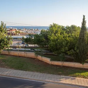 https://kaylas-daily-rentals.hotelsatayianapa.com